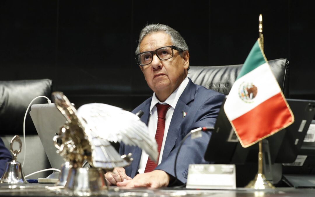 Pide presidente del Senado dictamen de prohibición de celulares en escuelas