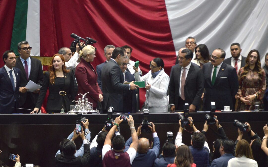 Gritan en San Lázaro en entrega de informe: ¡Es un honor estar con Claudia hoy!