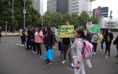 Megamarcha de trabajadores del IMSS, insisten en aumento salarial y mejoras